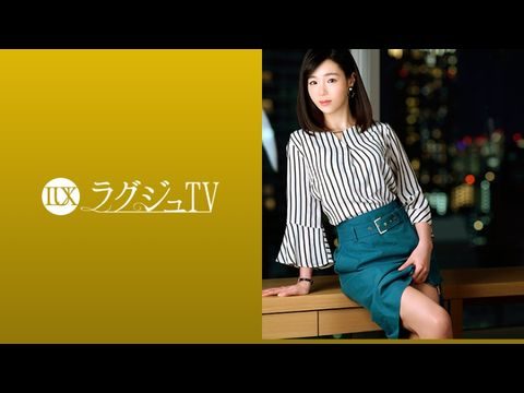 259LUXU-1090 ラグジュTV 1074 上品な佇まいの奥様が旦那の許可を経て念願のAV出演。旦那以外のペニスの刺激に酔いしれ、頬を染めながら中イキ絶頂！！1海报剧照